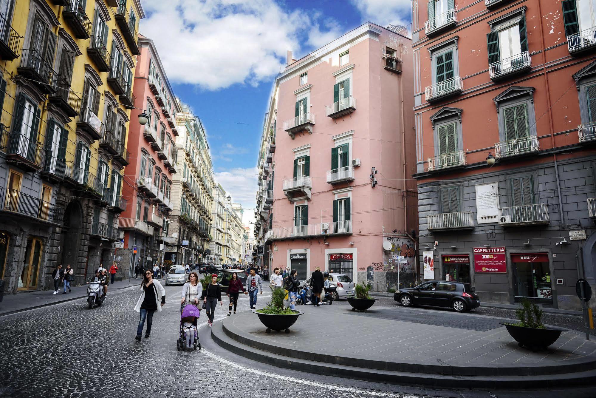 Отель Le 4 Stagioni Napoli Centro Экстерьер фото